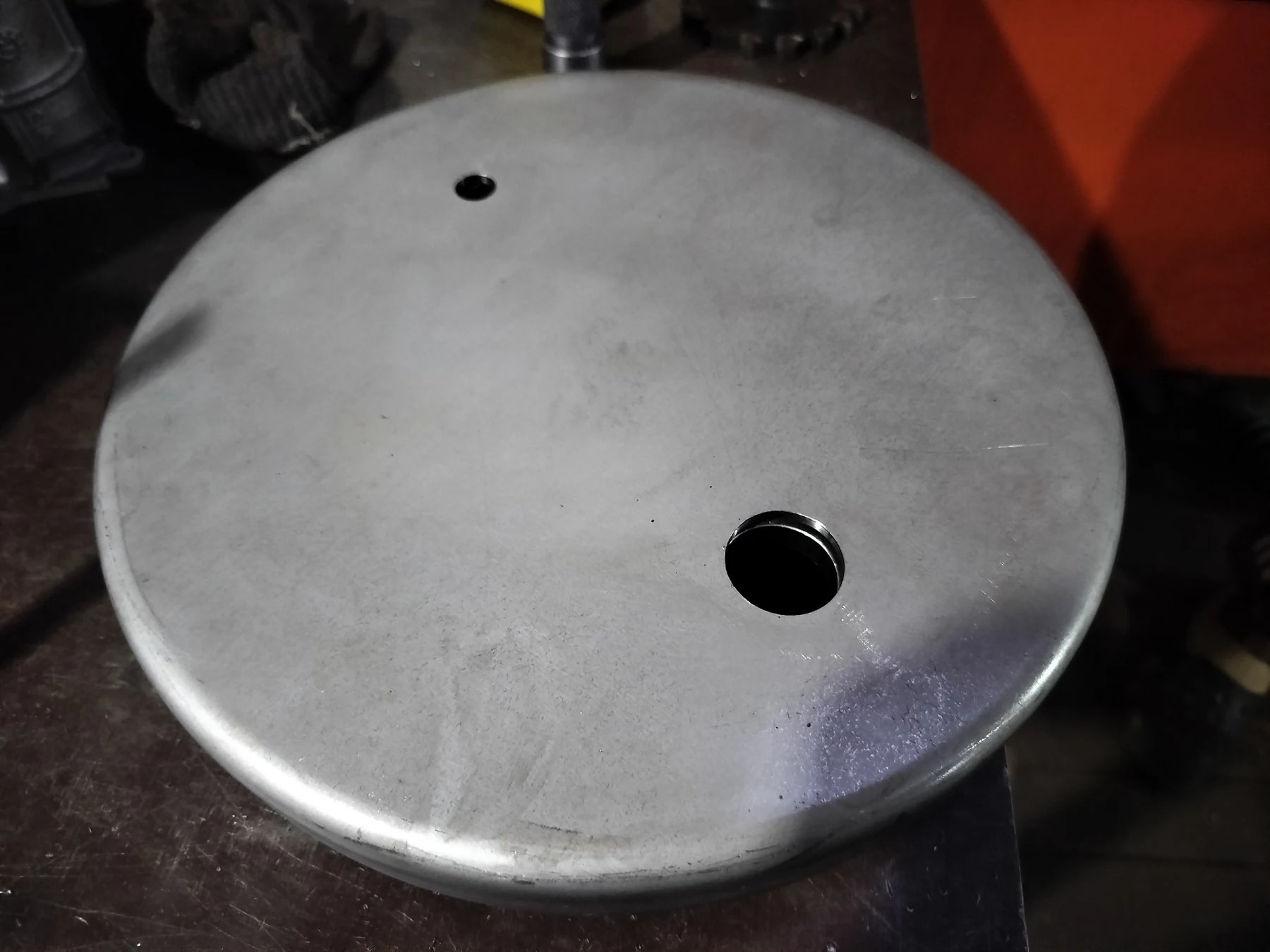 Circular machined top plate